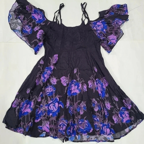 FREE PEOPLE Size 0 Black floral cold shoulder Mini Dress Flutter Sleeve Festival - Picture 10 of 11